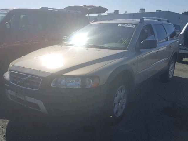 YV1SZ592951188223 - 2005 VOLVO XC70 WHITE photo 2