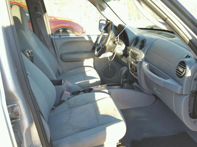 1J4GL48K26W212420 - 2006 JEEP LIBERTY SP SILVER photo 5
