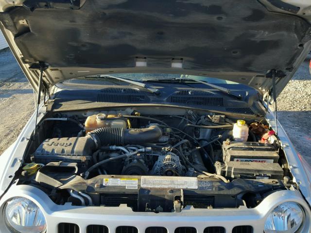 1J4GL48K26W212420 - 2006 JEEP LIBERTY SP SILVER photo 7