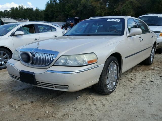 1LNHM85WX3Y624246 - 2003 LINCOLN TOWN CAR C BEIGE photo 2