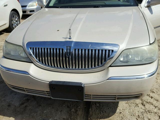 1LNHM85WX3Y624246 - 2003 LINCOLN TOWN CAR C BEIGE photo 7