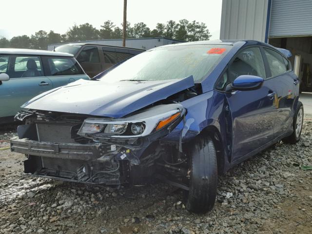 3KPFK4A7XHE140146 - 2017 KIA FORTE LX BLUE photo 2