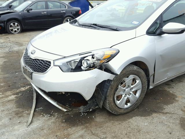 KNAFK4A66E5185600 - 2014 KIA FORTE LX SILVER photo 9