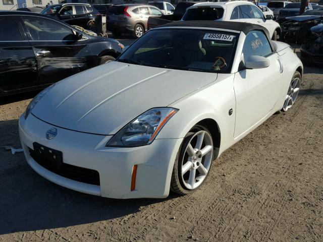 JN1AZ36A64T012804 - 2004 NISSAN 350Z ROADS WHITE photo 2