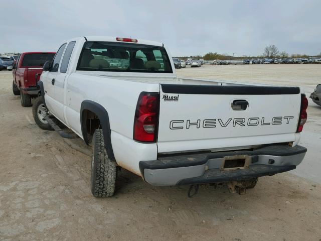 1GCHC29UX7E200165 - 2007 CHEVROLET SILVERADO WHITE photo 3