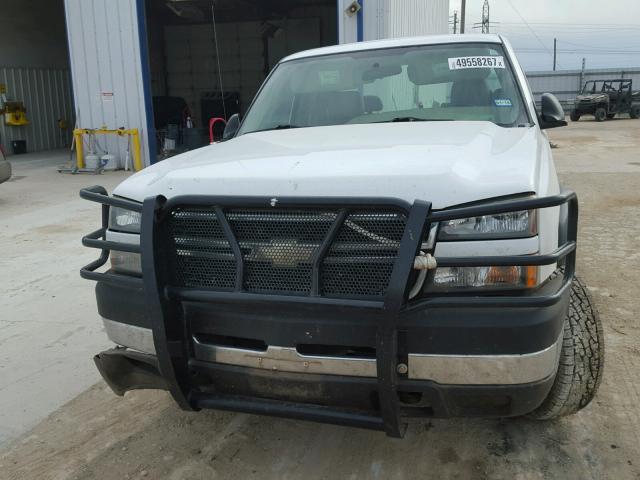 1GCHC29UX7E200165 - 2007 CHEVROLET SILVERADO WHITE photo 9