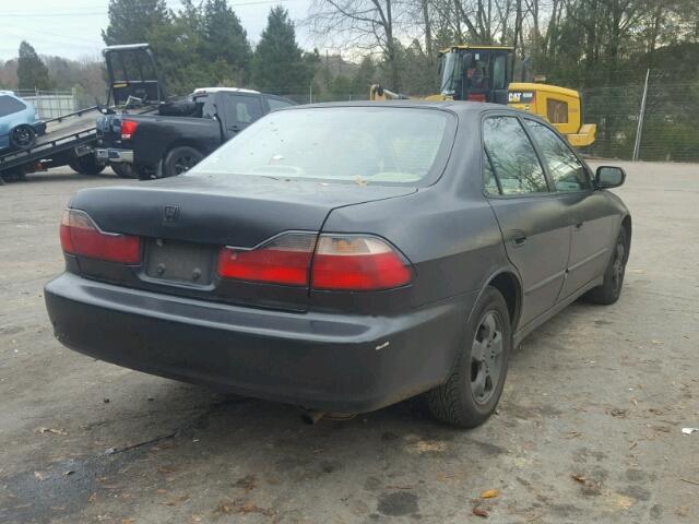 1HGCG6657XA048518 - 1999 HONDA ACCORD LX BLACK photo 4