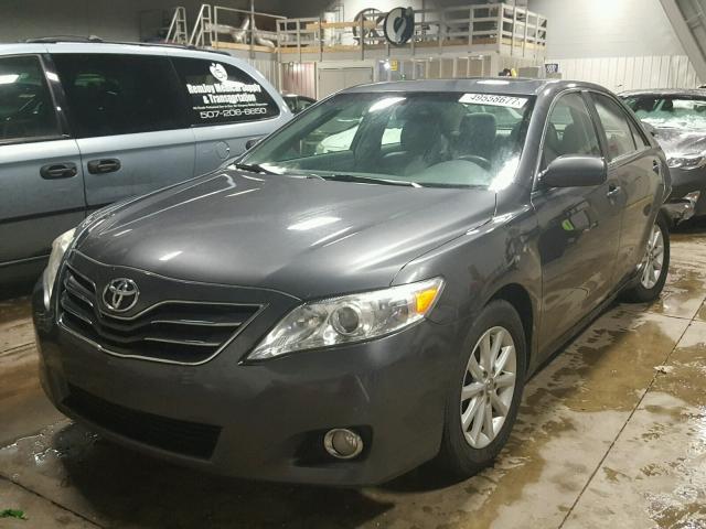 4T4BF3EK4BR115796 - 2011 TOYOTA CAMRY BASE GRAY photo 2