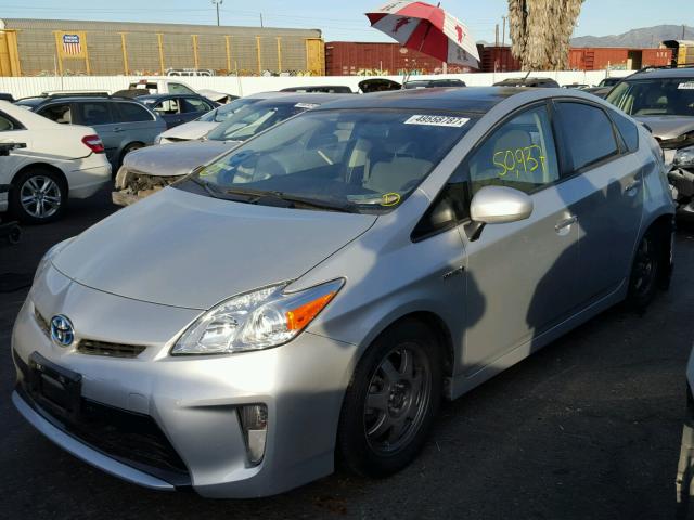 JTDKN3DU7F0430075 - 2015 TOYOTA PRIUS SILVER photo 2