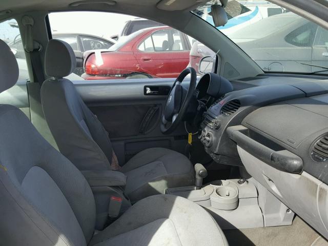 3VWCK31CX4M415179 - 2004 VOLKSWAGEN NEW BEETLE 银色 照片 5