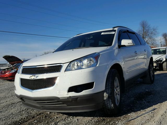 1GNLRFED8AS111779 - 2010 CHEVROLET TRAVERSE L WHITE photo 2