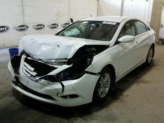 5NPEB4AC8DH545288 - 2013 HYUNDAI SONATA GLS WHITE photo 2