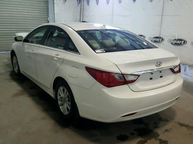 5NPEB4AC8DH545288 - 2013 HYUNDAI SONATA GLS WHITE photo 3