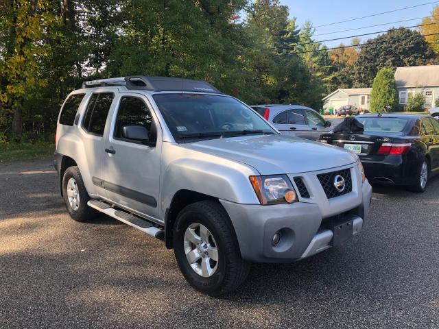 5N1AN0NW1DN818943 - 2013 NISSAN XTERRA X SILVER photo 2