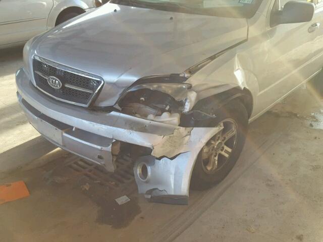 KNDJD733155490675 - 2005 KIA SORENTO EX SILVER photo 9