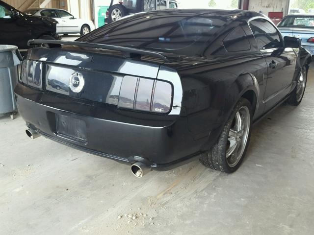 1ZVFT82H265203662 - 2006 FORD MUSTANG GT BLACK photo 4