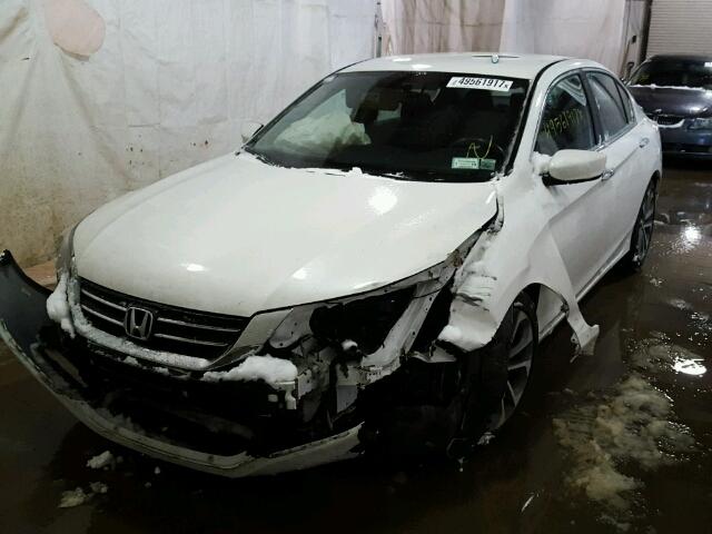 1HGCR2F57EA143581 - 2014 HONDA ACCORD SPO WHITE photo 2