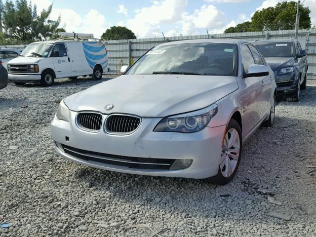 WBANV1C54AC445097 - 2010 BMW 528 XI SILVER photo 2