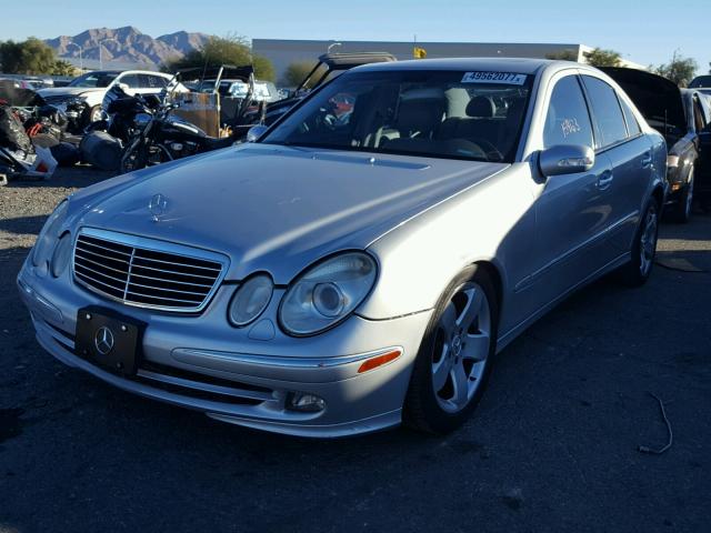 WDBUF70J46A931782 - 2006 MERCEDES-BENZ E 500 SILVER photo 2