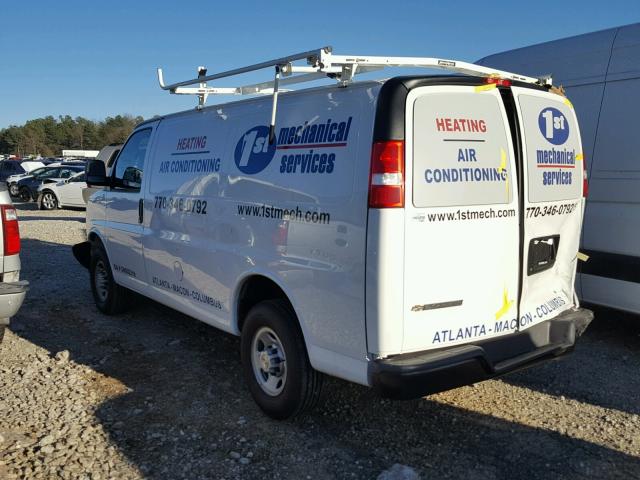 1GCWGAFF1H1342988 - 2017 CHEVROLET EXPRESS G2 WHITE photo 3