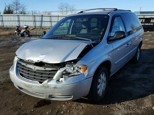 2A4GP54L46R870788 - 2006 CHRYSLER TOWN & COU SILVER photo 2