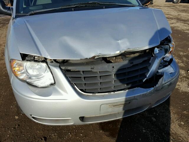 2A4GP54L46R870788 - 2006 CHRYSLER TOWN & COU SILVER photo 9