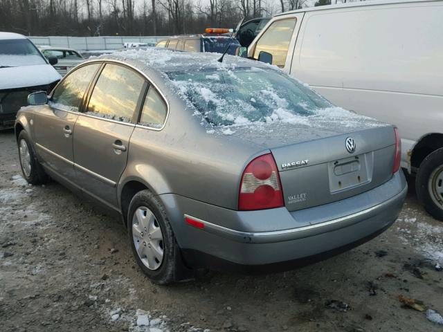 WVWMD63B24E034455 - 2004 VOLKSWAGEN PASSAT GL GRAY photo 3