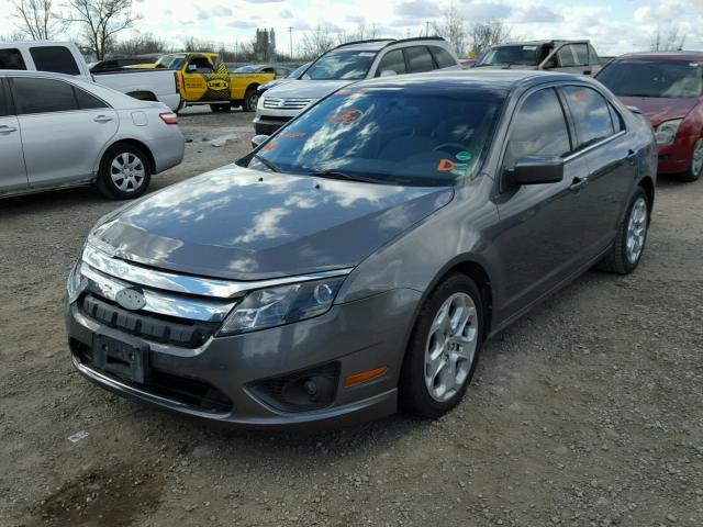 3FAHP0HA6AR240219 - 2010 FORD FUSION SE GRAY photo 2