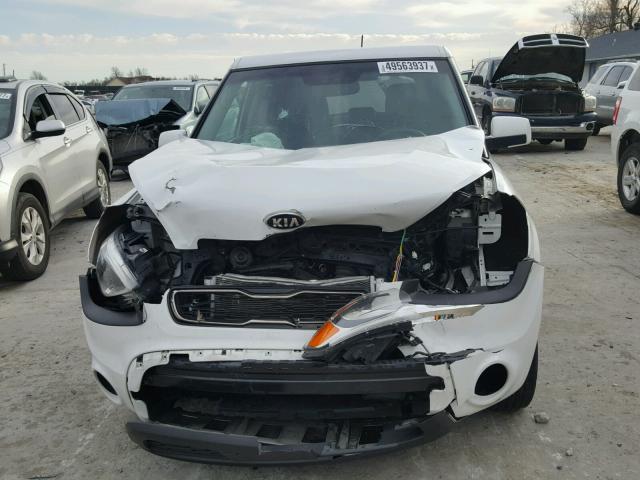 KNDJT2A52D7504774 - 2013 KIA SOUL WHITE photo 9