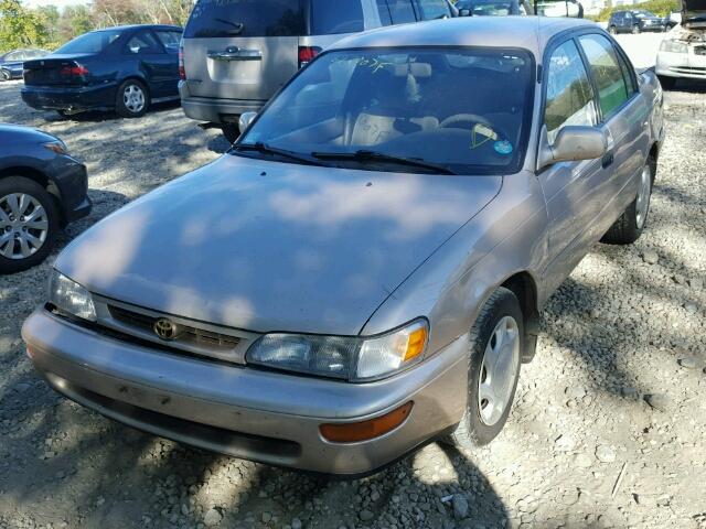 2T1BB02E5TC153978 - 1996 TOYOTA COROLLA DX GOLD photo 2