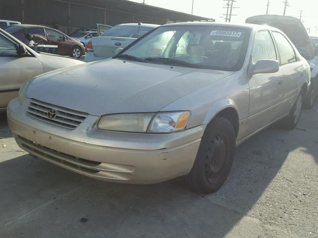 4T1BF22K5VU910580 - 1997 TOYOTA CAMRY CE GOLD photo 2