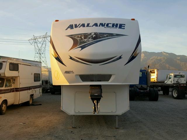 4YDF35022CE760421 - 2012 KEYSTONE AVALANCHE თეთრი ფოტო 2