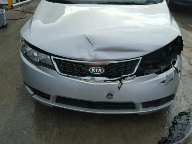 KNAFT4A27D5677416 - 2013 KIA FORTE LX SILVER photo 9