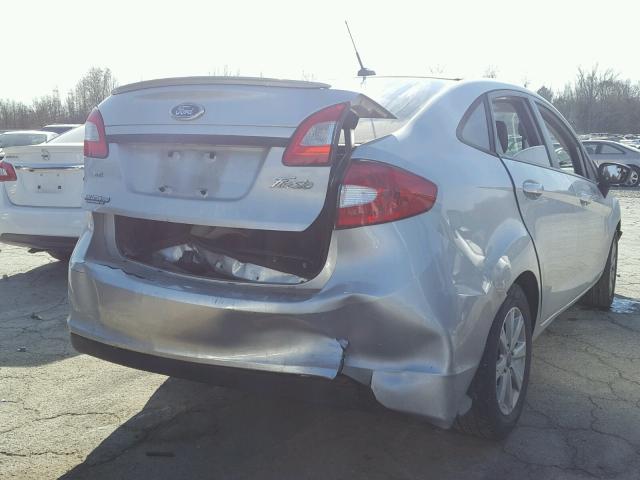 3FADP4BJ0DM223612 - 2013 FORD FIESTA SE SILVER photo 4