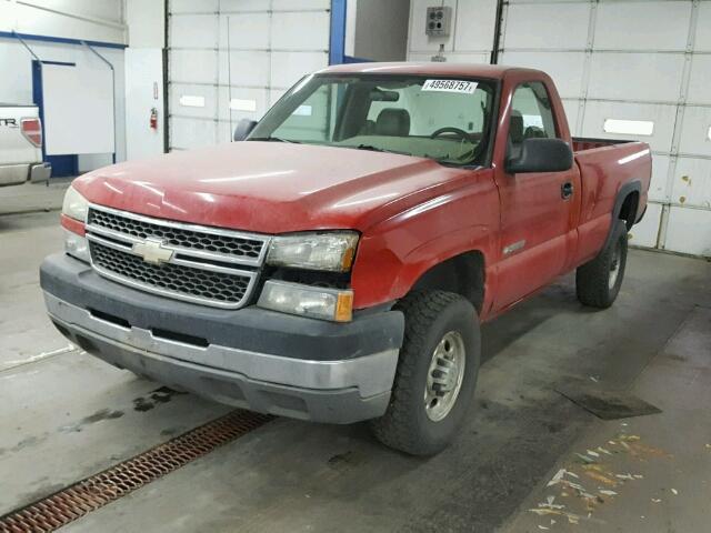 1GCHC24U75E296518 - 2005 CHEVROLET SILVERADO MAROON photo 2