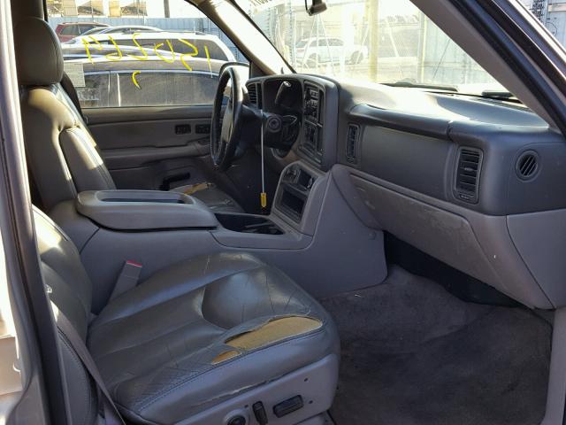 1GNEC13TX5R212326 - 2005 CHEVROLET TAHOE C150 SILVER photo 5