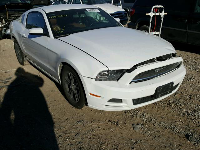 1ZVBP8AM1E5266834 - 2014 FORD MUSTANG WHITE photo 1