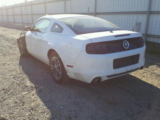 1ZVBP8AM1E5266834 - 2014 FORD MUSTANG WHITE photo 3