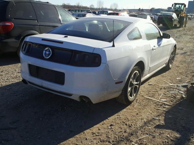 1ZVBP8AM1E5266834 - 2014 FORD MUSTANG WHITE photo 4