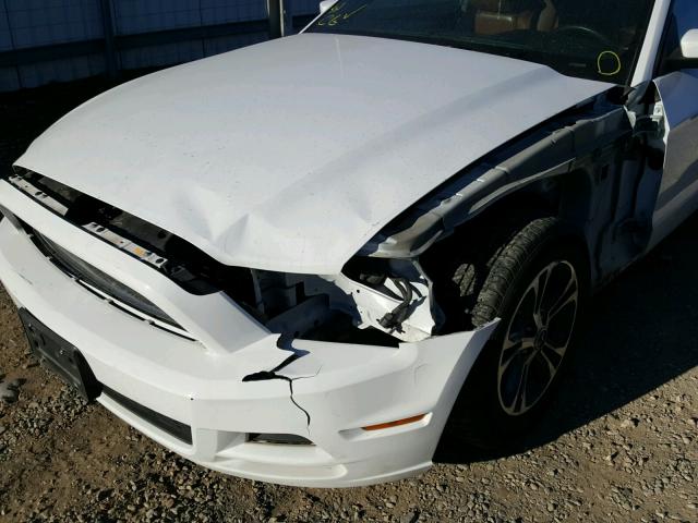 1ZVBP8AM1E5266834 - 2014 FORD MUSTANG WHITE photo 9