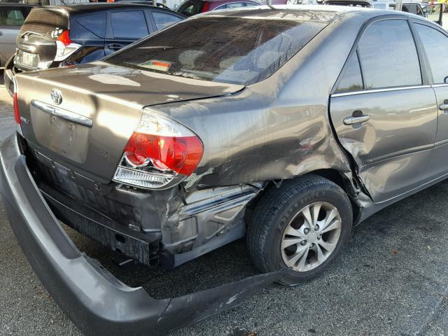 4T1BF32K95U598415 - 2005 TOYOTA CAMRY LE GRAY photo 9