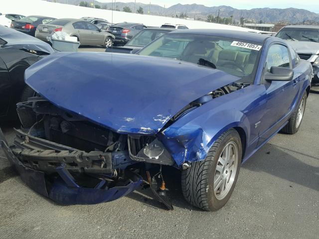 1ZVFT82H355236961 - 2005 FORD MUSTANG GT BLUE photo 2