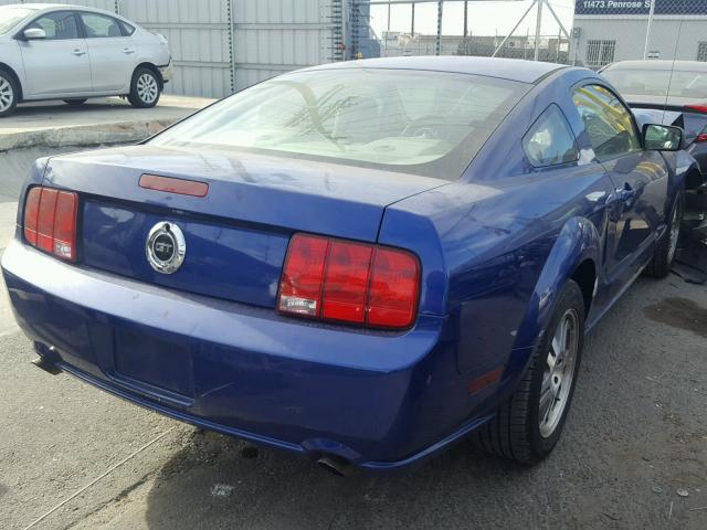 1ZVFT82H355236961 - 2005 FORD MUSTANG GT BLUE photo 4