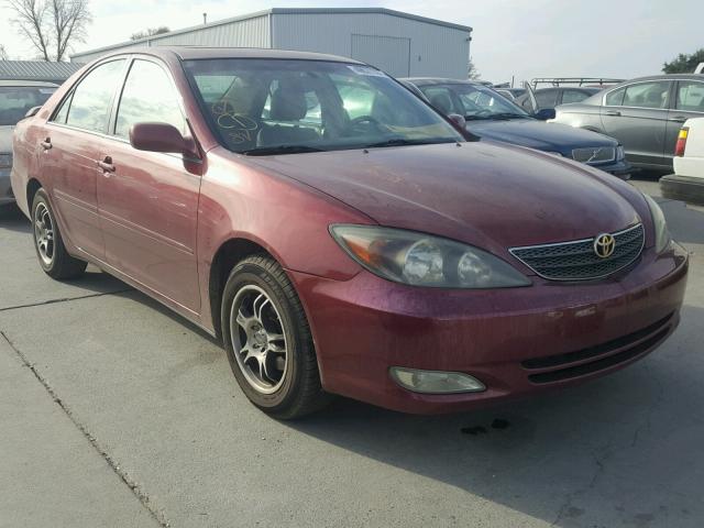 JTDBE32K320026928 - 2002 TOYOTA CAMRY LE RED photo 1