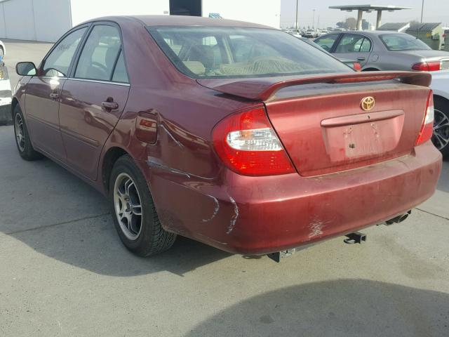 JTDBE32K320026928 - 2002 TOYOTA CAMRY LE RED photo 3