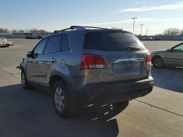 5XYKT4A26DG383546 - 2013 KIA SORENTO LX GRAY photo 3