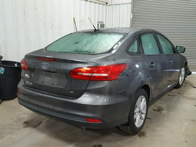 1FADP3F2XHL301964 - 2017 FORD FOCUS SE GRAY photo 4