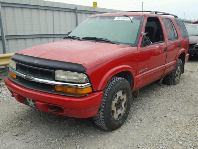 1GNDT13X03K156837 - 2003 CHEVROLET BLAZER RED photo 2