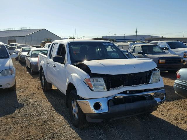 1N6AD07W56C451559 - 2006 NISSAN FRONTIER C WHITE photo 1