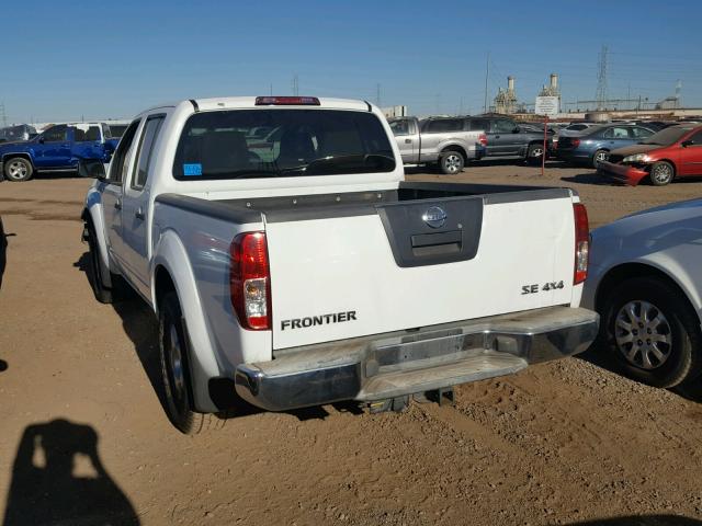 1N6AD07W56C451559 - 2006 NISSAN FRONTIER C WHITE photo 3